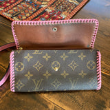 The Junco Wallet Crossbody - Vintage Monogram in Pink