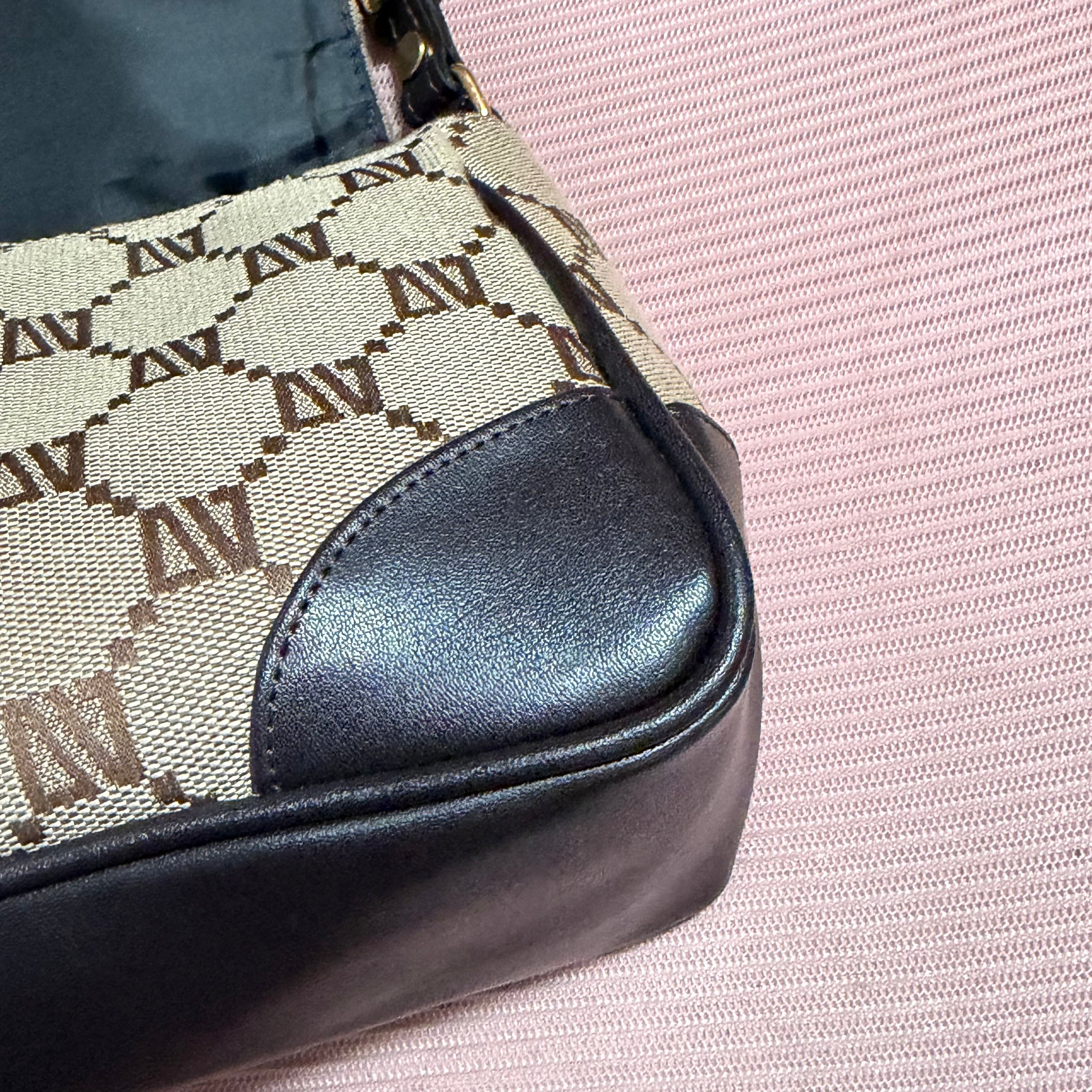 The Junco Shoulder Bag - Diana Valentino in Brown