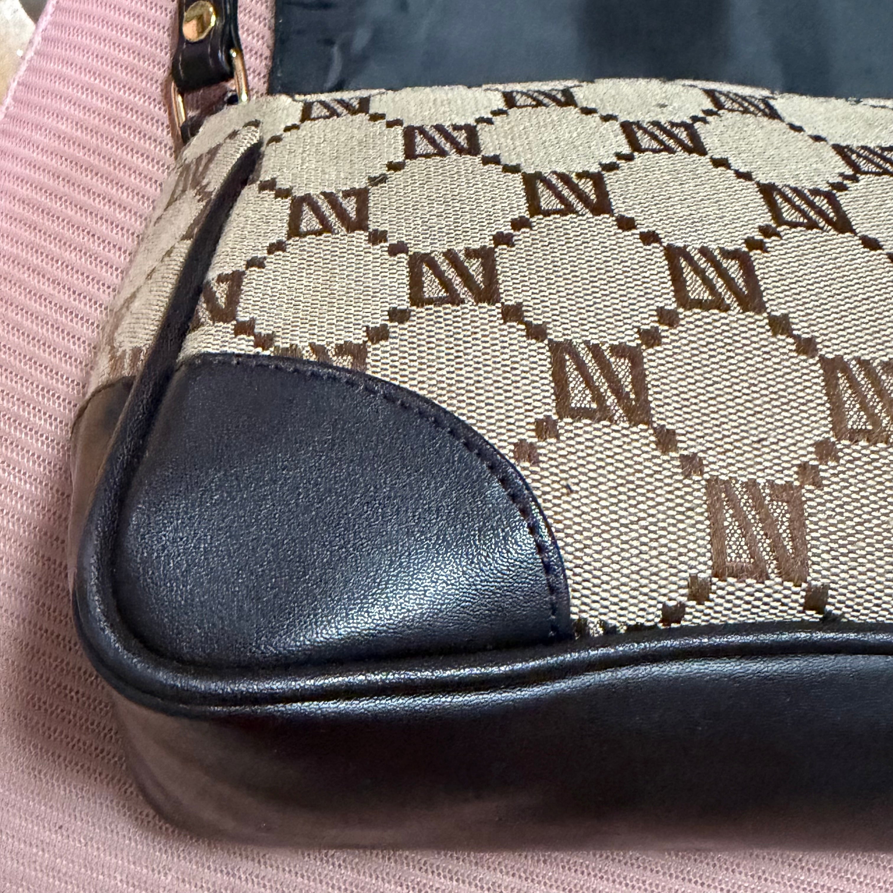 The Junco Shoulder Bag - Diana Valentino in Brown