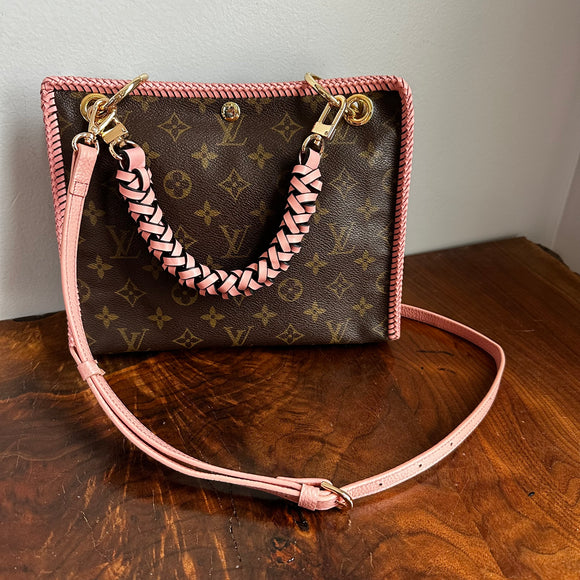 The Swan Crossbody - Vintage Monogram in Pale Pink