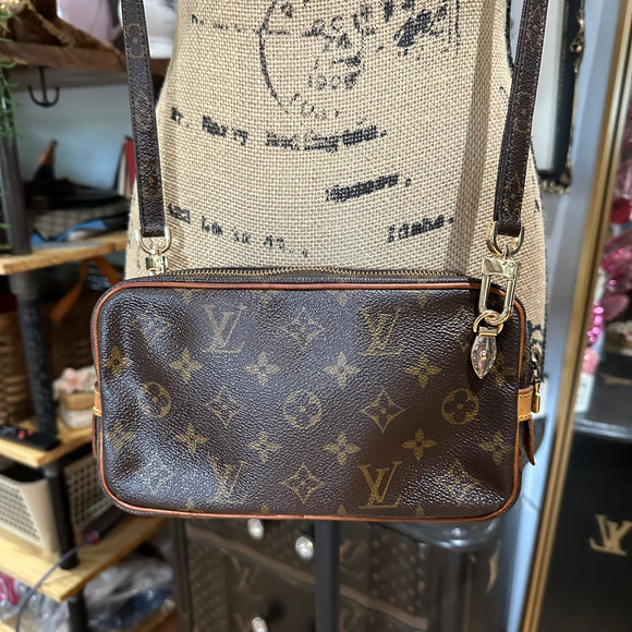 The Junco Crossbody - Vintage Monogram in Tan