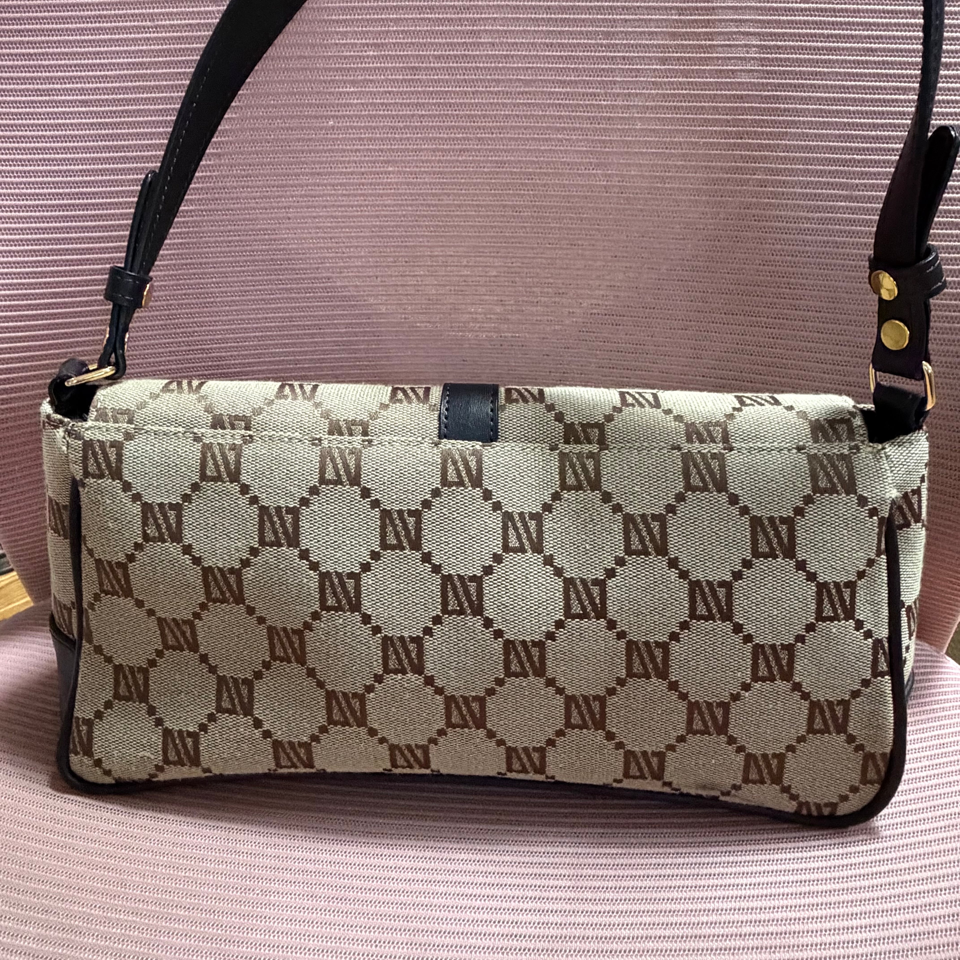 The Junco Shoulder Bag - Diana Valentino in Brown