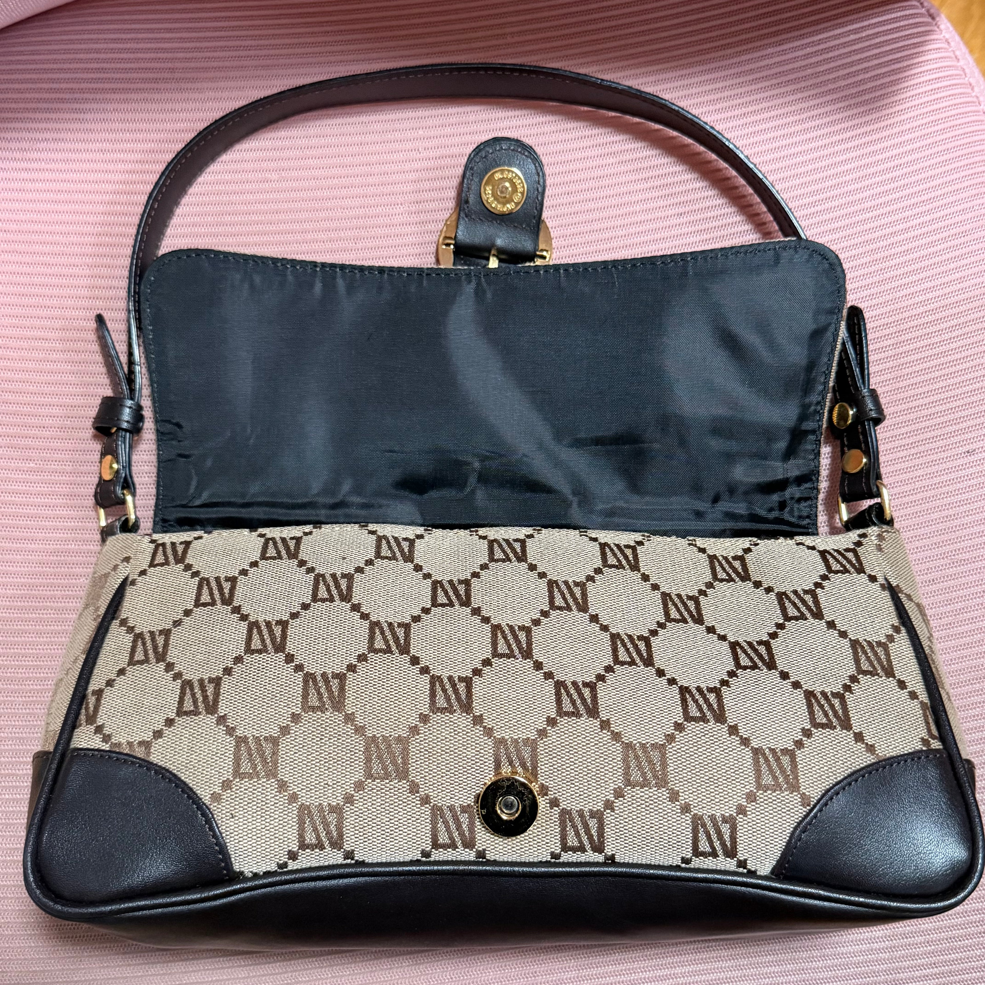 The Junco Shoulder Bag - Diana Valentino in Brown