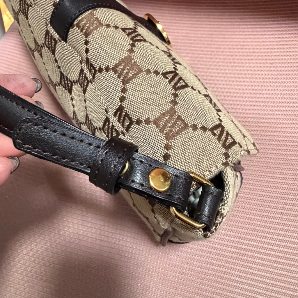 The Junco Shoulder Bag - Diana Valentino in Brown