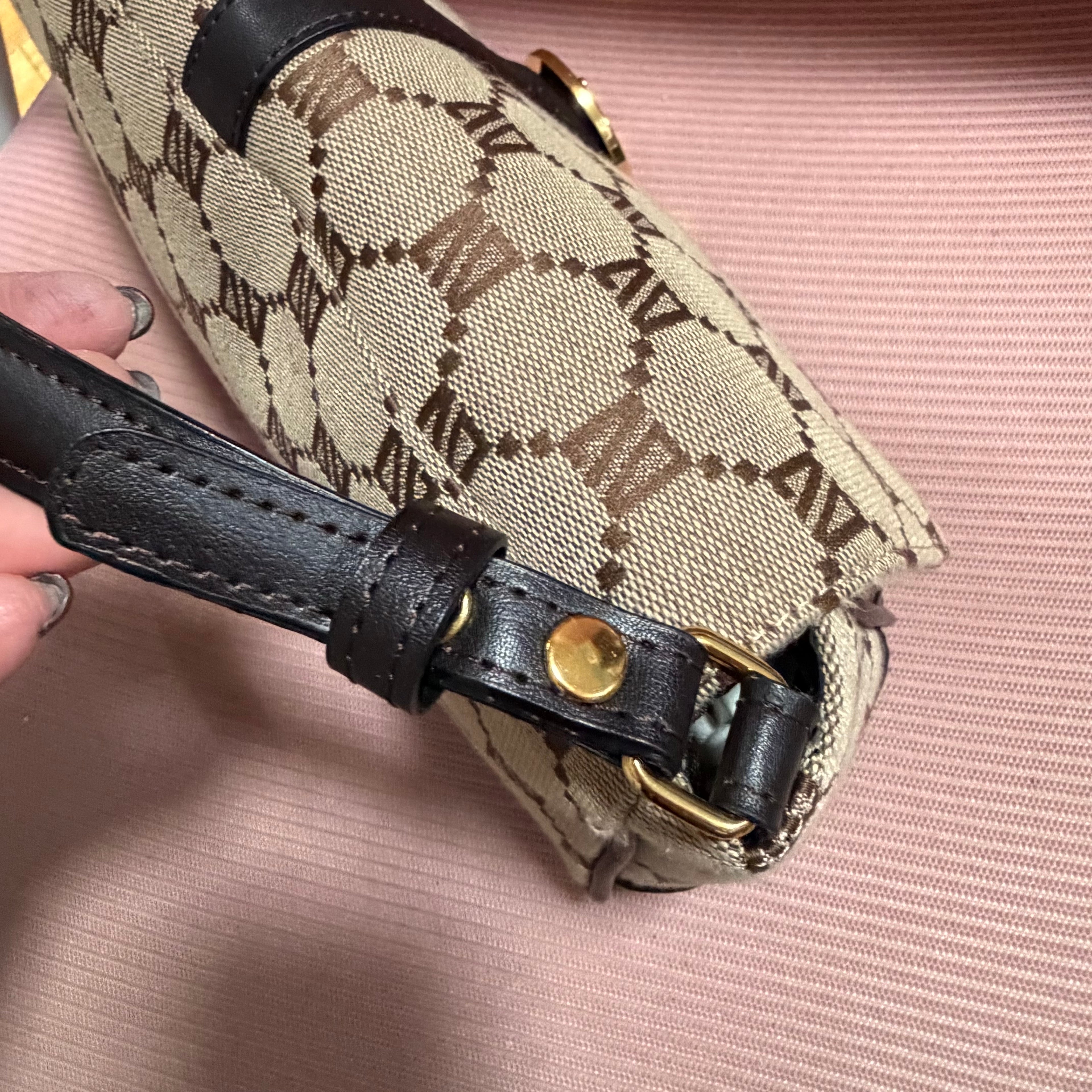 The Junco Shoulder Bag - Diana Valentino in Brown