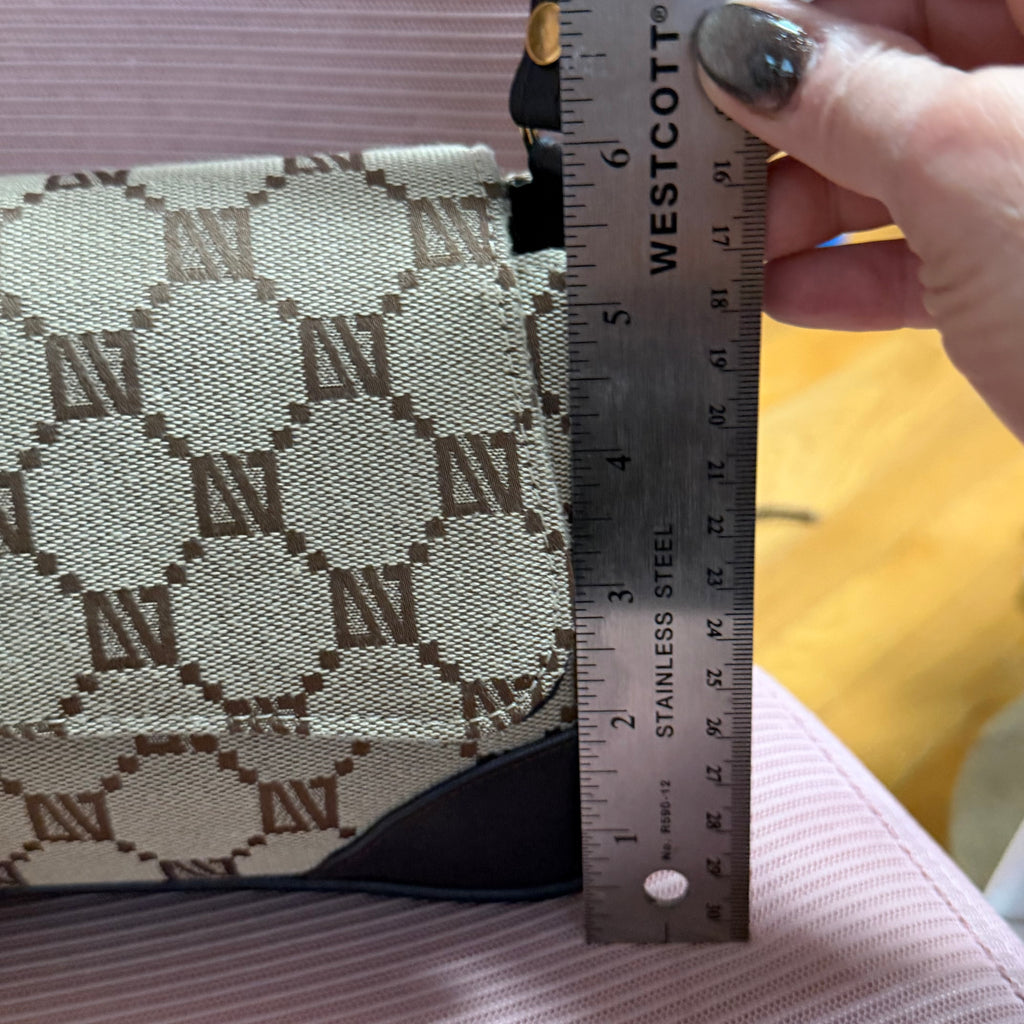 The Junco Shoulder Bag - Diana Valentino in Brown