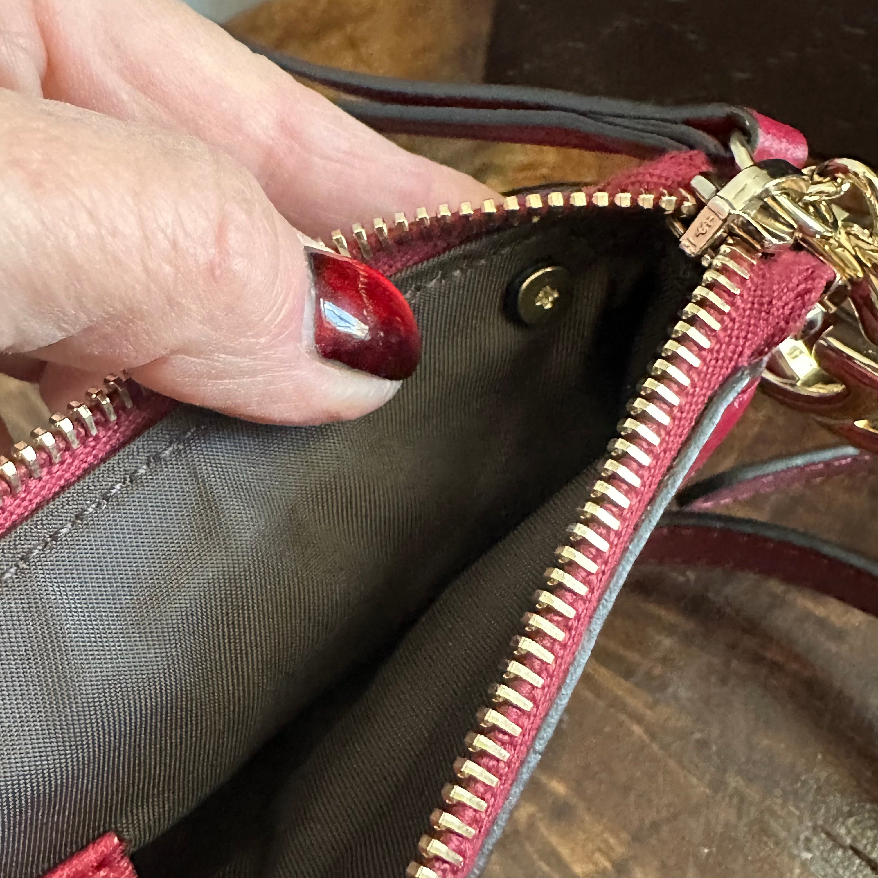 The Junco Crossbody - Gucci Guccisima Leather in Deep Red