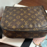 The Swift Crossbody GM - Vintage Monogram in Black