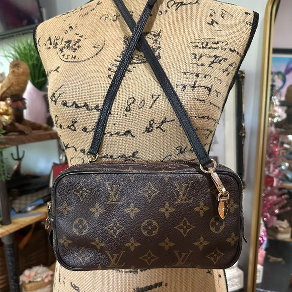 The Junco Crossbody - Vintage Monogram in Black
