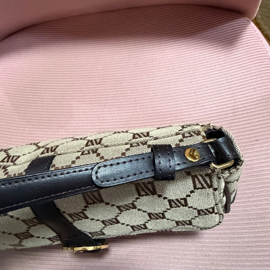 The Junco Shoulder Bag - Diana Valentino in Brown