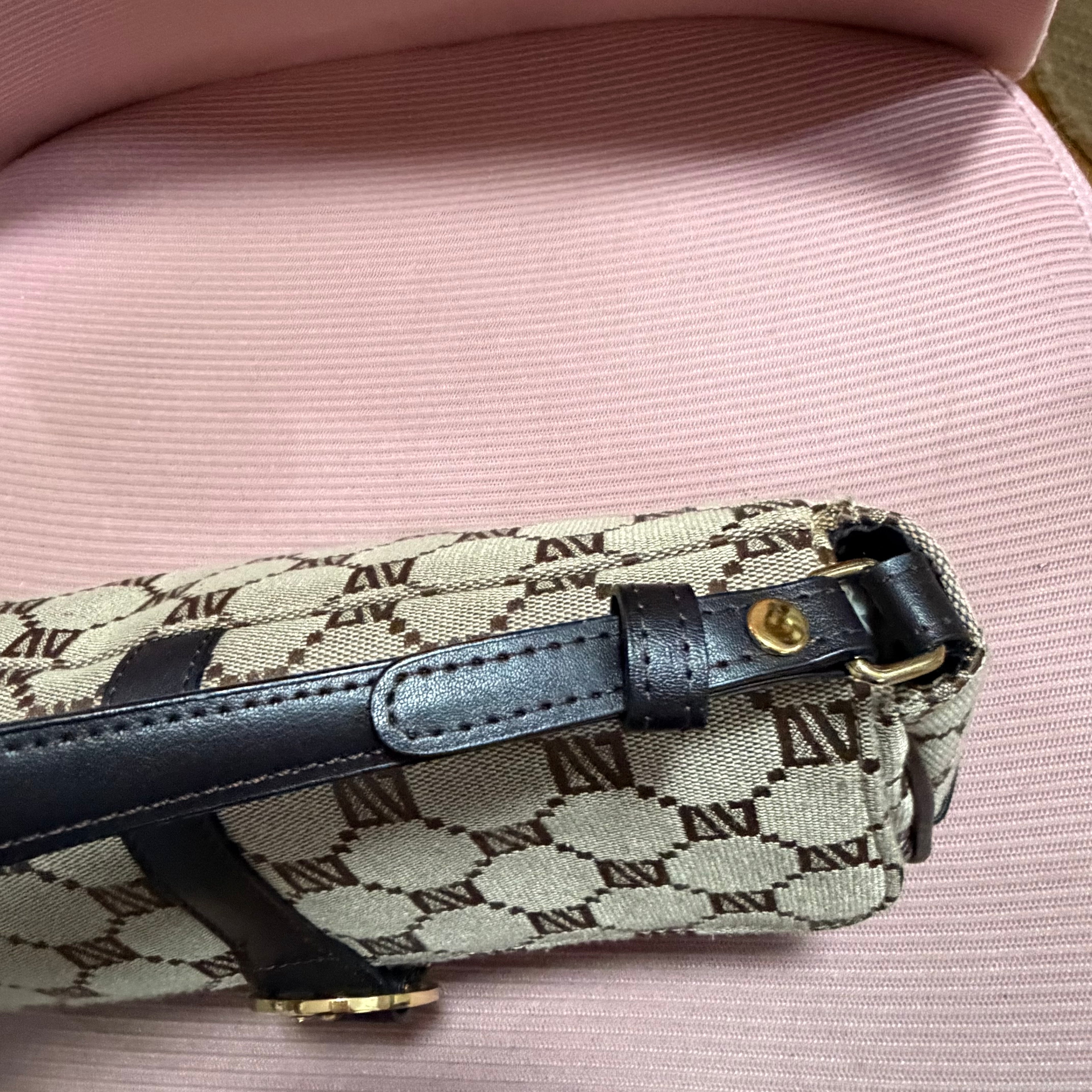 The Junco Shoulder Bag - Diana Valentino in Brown