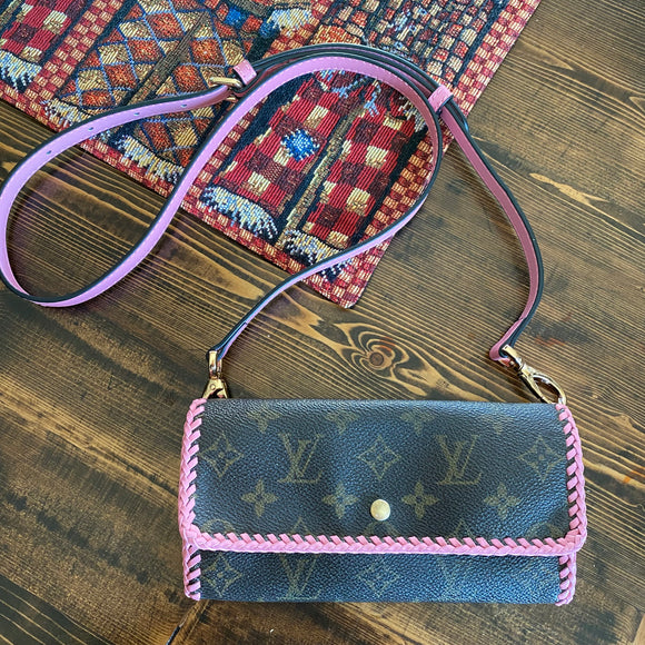 The Junco Wallet Crossbody - Vintage Monogram in Pink