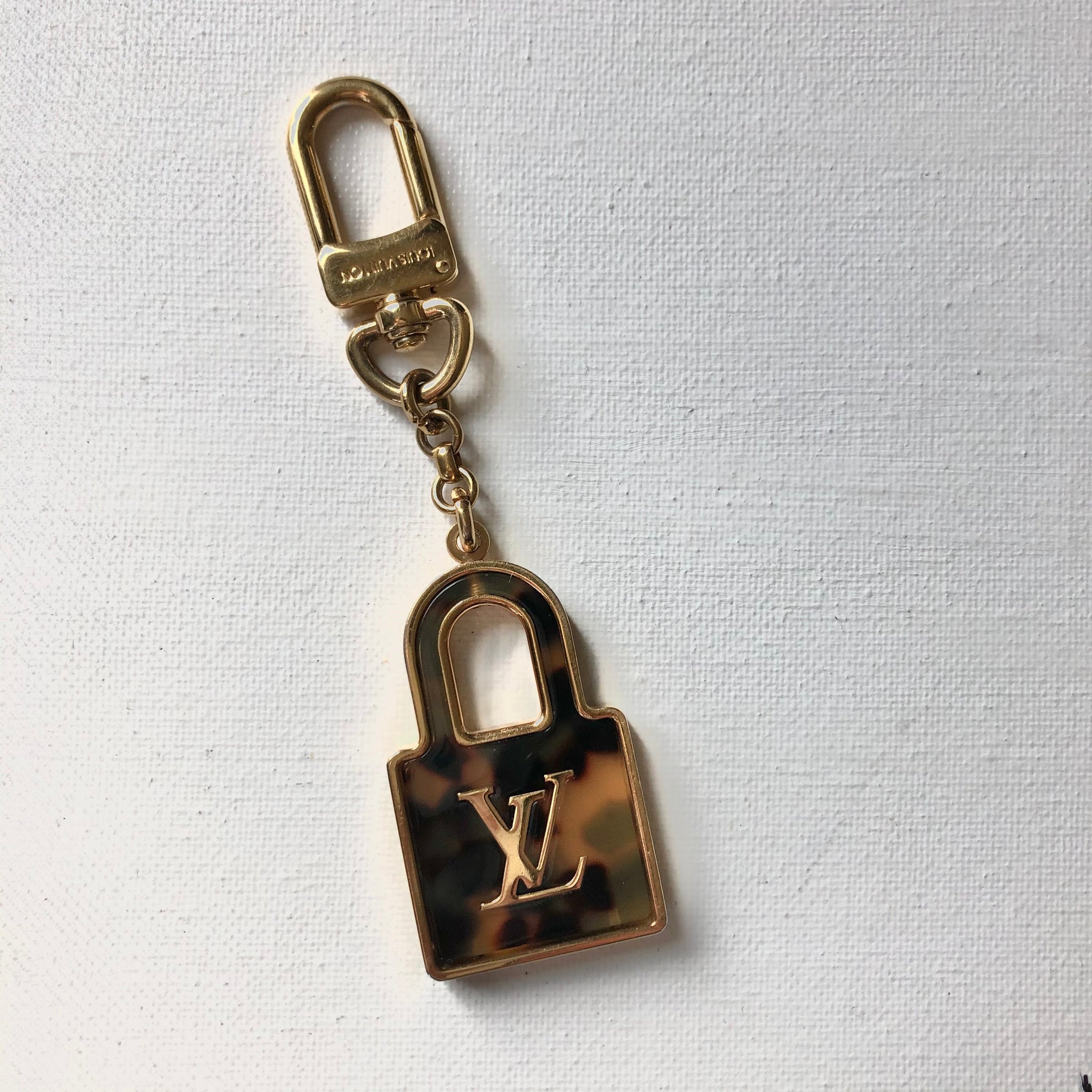 Authentic LV Tortoise Shell Padlock Purse Charm/Keychain – Beauty